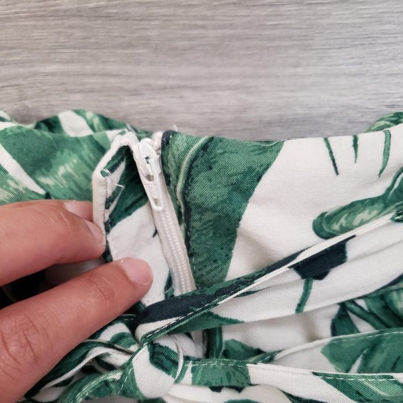 H&M Tropical Palm Print High Waist Paperbag Shorts Size 6 - Picture 6 of 10